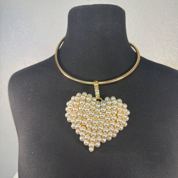 Chunky Pearl Encrusted Heart Pendant Statement Necklace Gold Tone Glam Festival - Picture 2 of 4